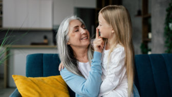 stará mama a vnúča