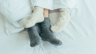 spanie v ponožkách