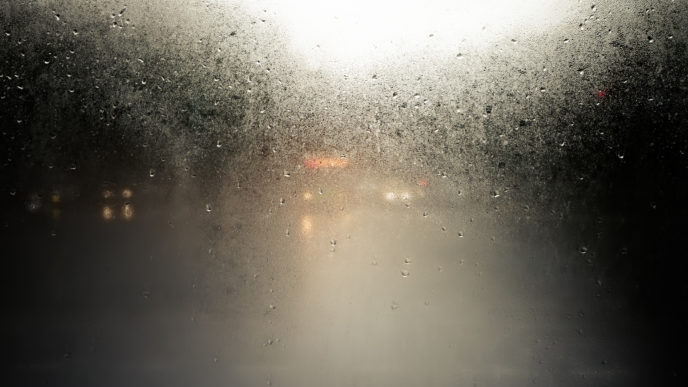 nikdy nezahmlieva čelné sklo na aute