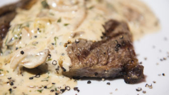 hovädzie mäso na hubovej omáčke