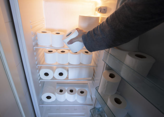 Rolku toaletného papiera do chladničky