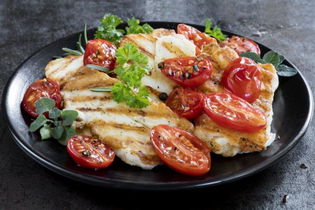 grilovaný halloumi 