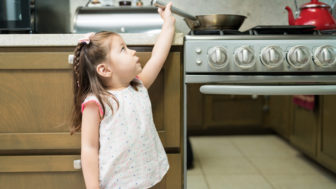 dieťa v kuchyni