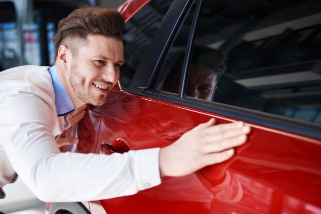 červené auto