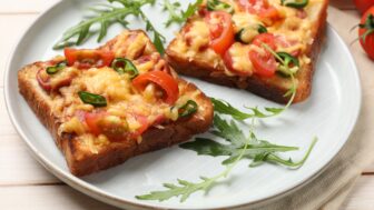 Mini pizza z toastového chleba