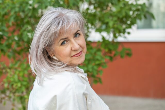 šedivé vlasy