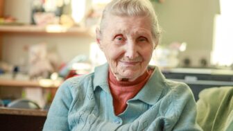 žena vo vysokom veku