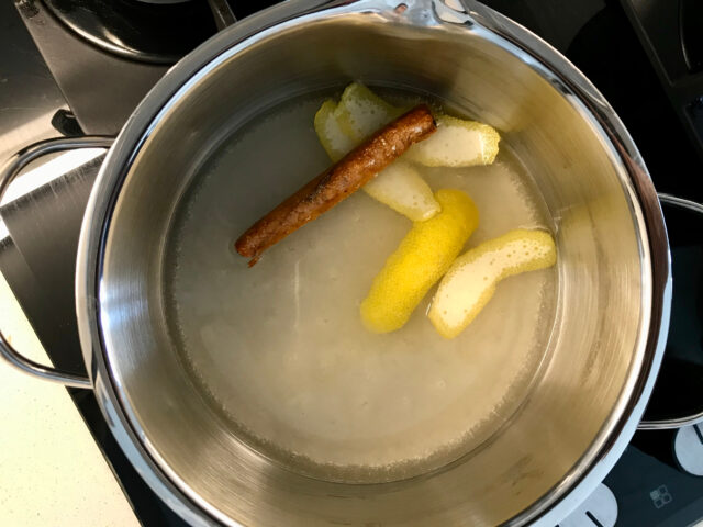 citrónová kôra a škorica