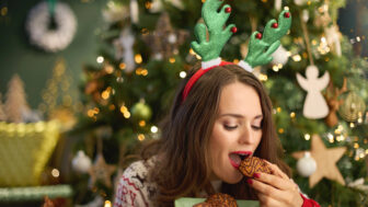 jedenie vianočných koláčov