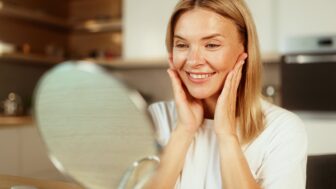 ženská hladká pleť