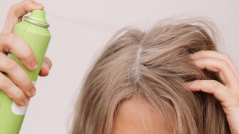 suchý šampón na vlasy