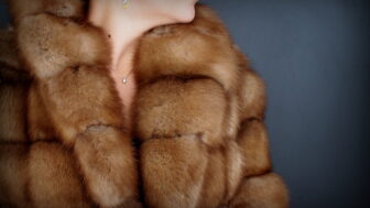 kožušinový kabát