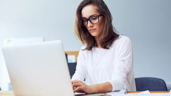 práca za počítačom