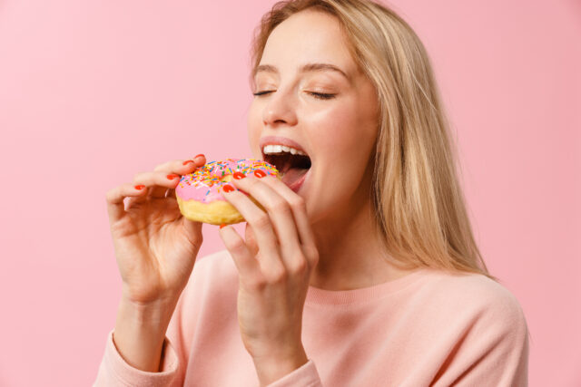 jedenie sladkého jedla