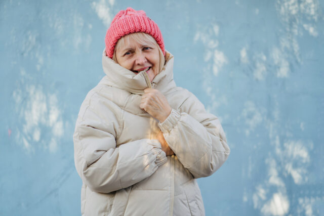 žena v zimnom oblečení