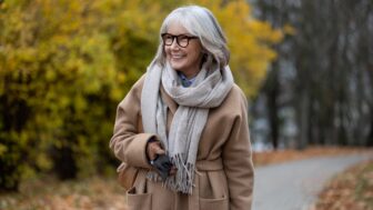 dámsky outfit so šálom