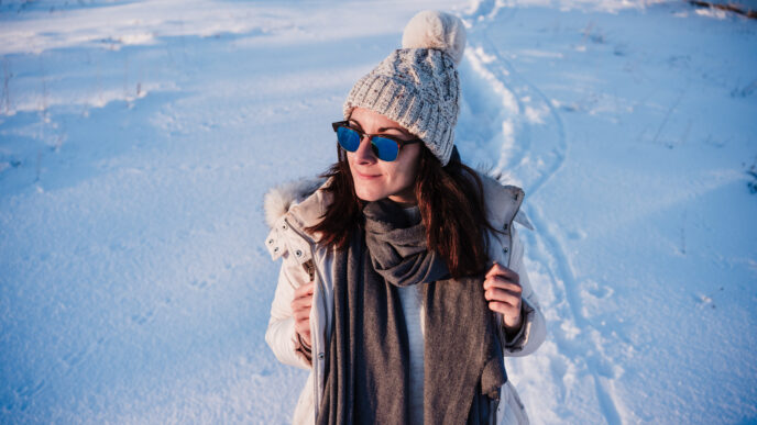 Slnečné okuliare sú dôležité aj v zime