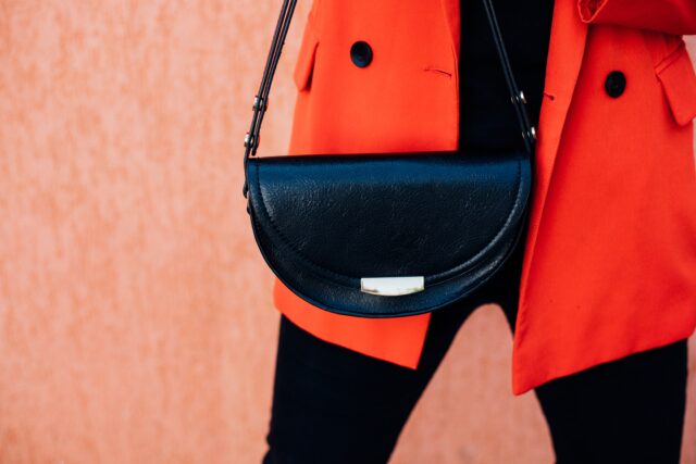 malá moderná kabelka