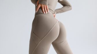 vyšportovaný ženský zadok?