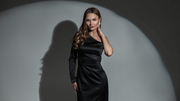 žena v spoločenských šatách