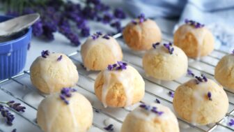 levanduľa s koláčmi