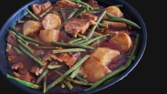 mäso na zelených fazuliach