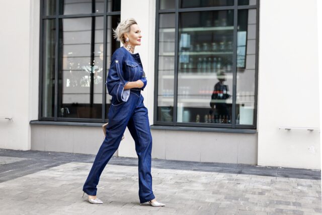 džínsový outfit