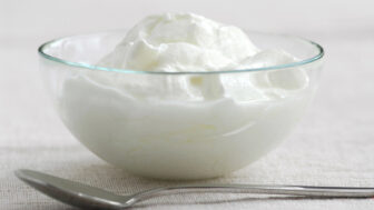 biely jogurt
