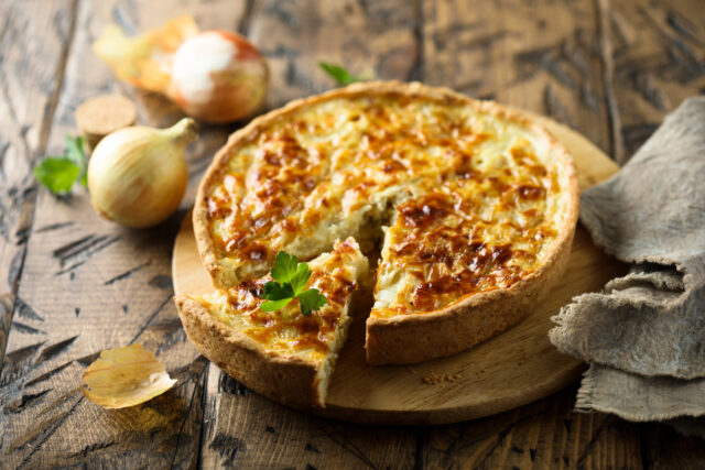 Quiche s jarnou cibuľkou a syrom