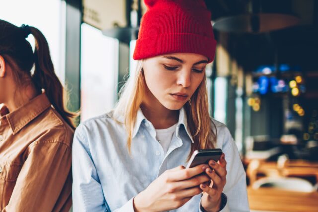 ignorácia a kontrola mobilu