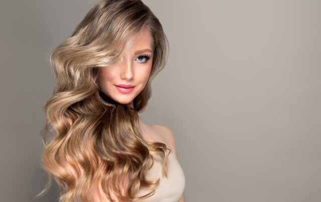 bronde vlasy