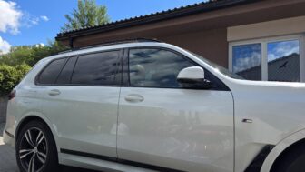 biele auto