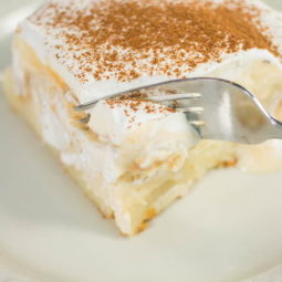 Eggnog pudding poke cake_large400_id 1202887.jpg