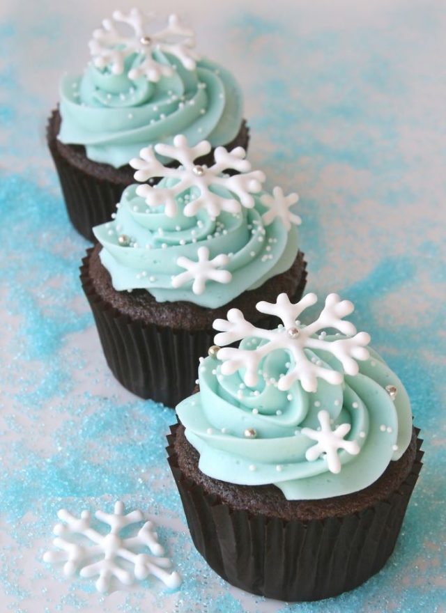 Creative holiday cupcake recipes 238 5a2e75d33a476__700.jpg