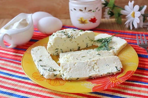 Domaci syr s bylinkami dhy dhye.jpg