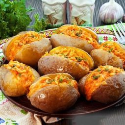 Pecene zemiaky s mrkvovo syrovou plnkou.jpg