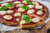 Karfiolova pizza bez muky.jpg