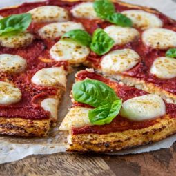 Karfiolova pizza bez muky.jpg