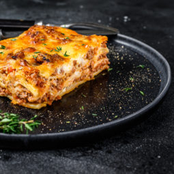 Jednoduché domáce lasagne s mletým hovädzím mäsom a zeleninou