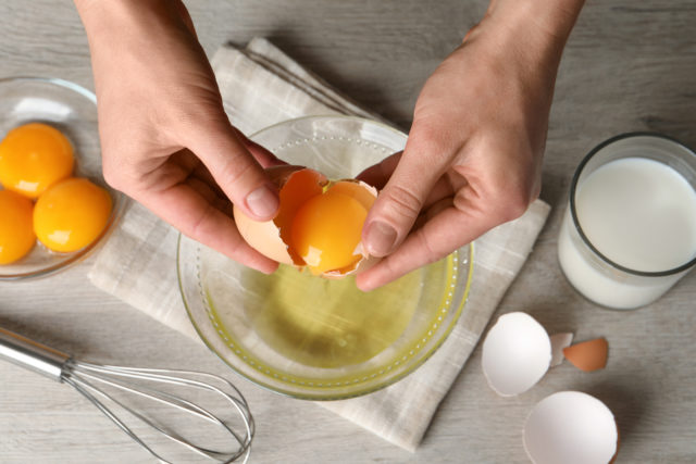 Väčšina ľudí robí pri trojobale chybu s vajcom. Čo radia šéfkuchári?