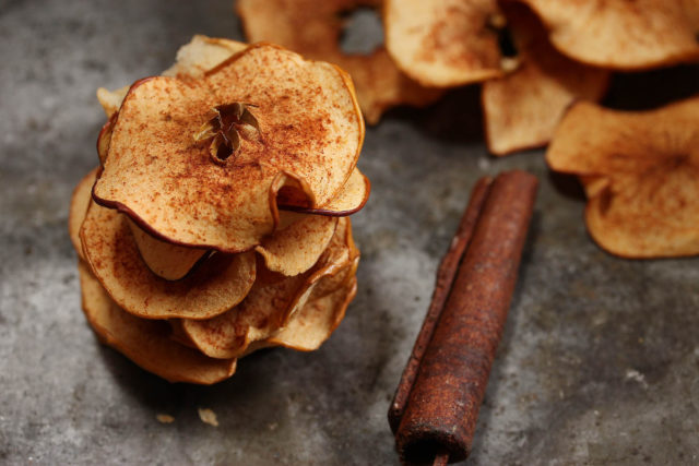 Zdravá desiata: jablčné chipsy z 2 surovín
