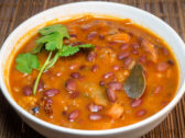 Hustá fazuľová polievka s koreňovou zeleninou