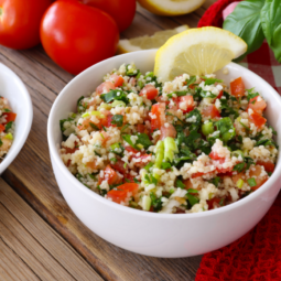 Tabbouleh libanonsky bulgurovy salat.png