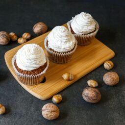 Orechové cupcakes s tvarohovým krémom