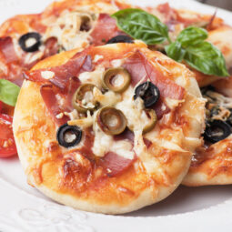 Mini pizze, ktoré potešia každého milovníka pizzi