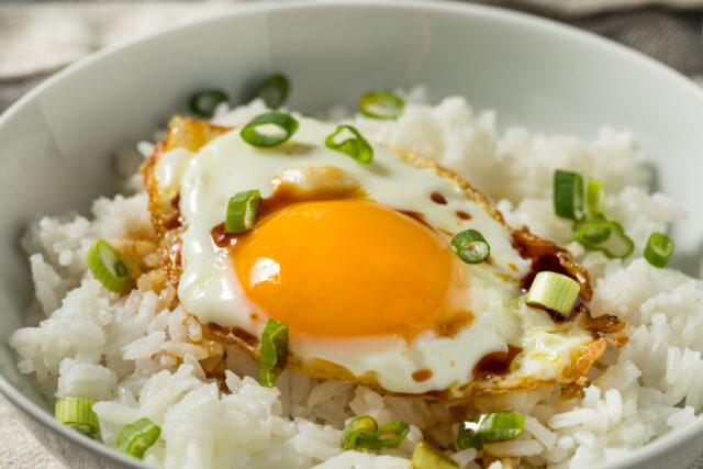 Japonci servírujú vajcia s ryžou