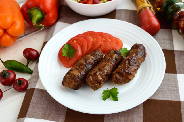 Neodolateľné domáce čevapčiči: Recept, ktorý si obľúbite na prvé sústo