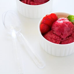 Domáci jahodový sorbet: Osvieženie, ktoré zvládnu pripraviť aj deti!