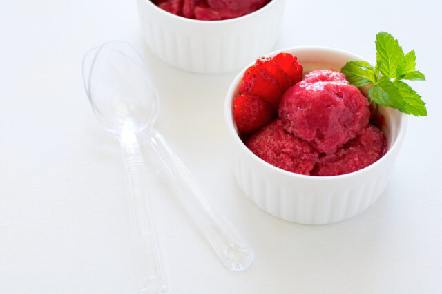 Domáci jahodový sorbet: Osvieženie, ktoré zvládnu pripraviť aj deti!