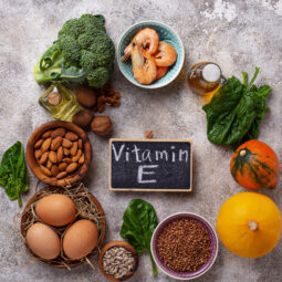 Vitamín E: Neviditeľný strážca vašich buniek, mozgu aj pokožky